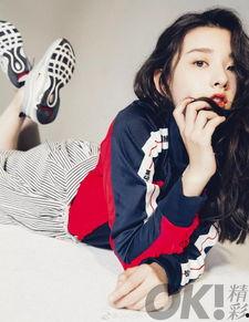 卫衣女吃瓜,吃瓜乐趣无限