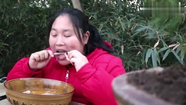 三妹妹吃瓜,三妹妹的瓜田奇遇记