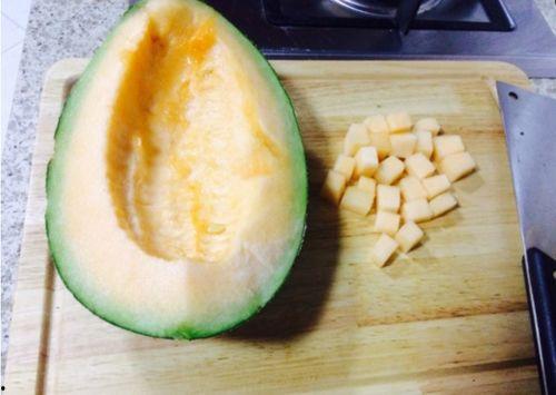 哈密瓜和角瓜一起吃吗,哈密瓜与角瓜搭配食用指南